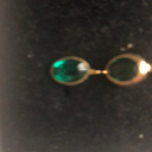 Vintage Emerald and gold stud clip on earrings - Picture 2 of 8